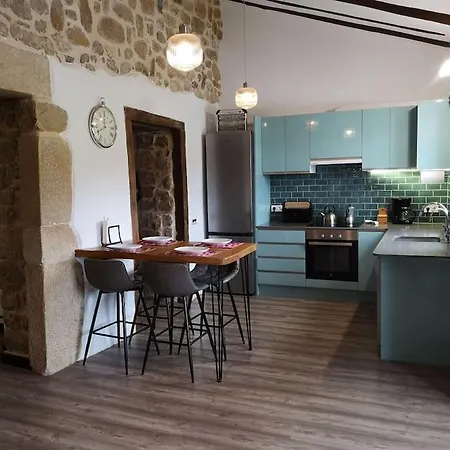 Apartment El Pajar, Rustic Apt. & Gardens With Sheep & Hens Lloreda (Cantabria)