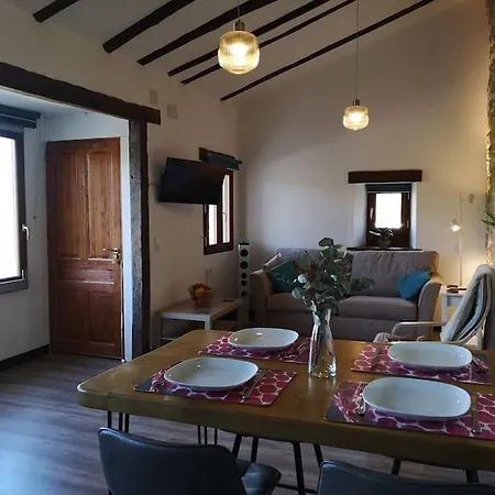 El Pajar, Rustic Apt. & Gardens With Sheep & Hens *