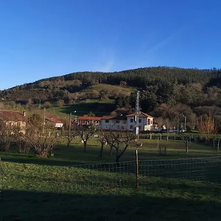 El Pajar, Rustic Apt. & Gardens With Sheep & Hens Apartment Lloreda (Cantabria)