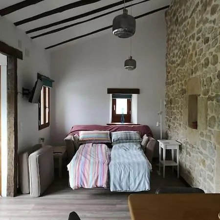 El Pajar, Rustic Apt. & Gardens With Sheep & Hens * Lloreda (Cantabria)